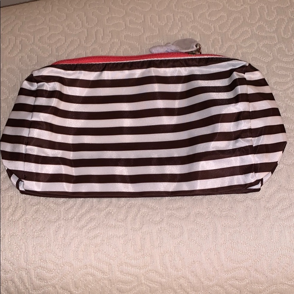 Henri Bendel travel pouch - medium NEW !!